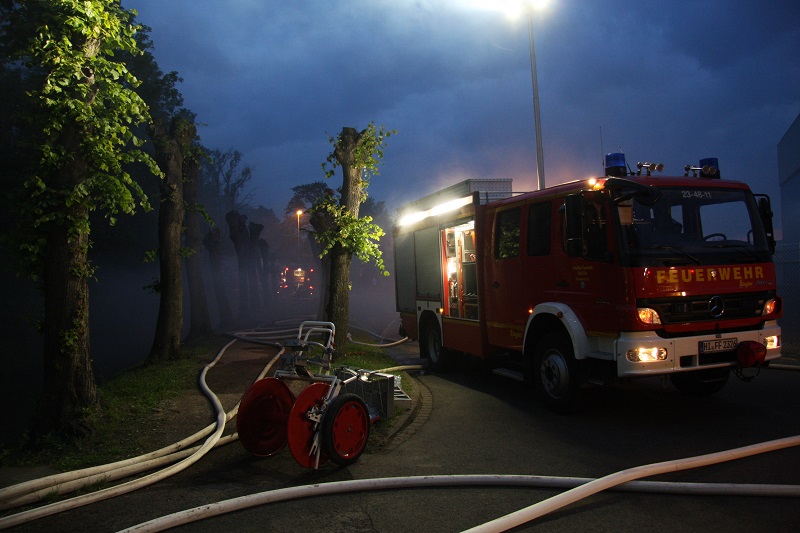 Brand Industriebebäude - Rauchvergiftungen - drei verletzte FA, Foto: Feuerwehr Elze