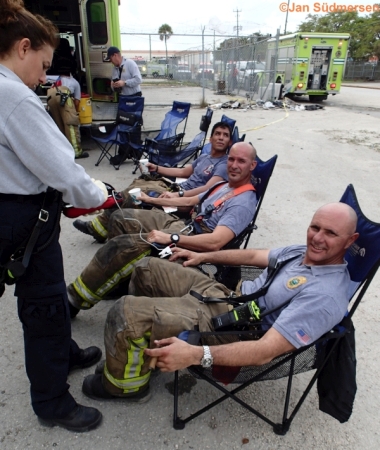 5. März 2015 - Großbrand - REHAB-Unit der Feuerwehr Miami-Dade (USA)